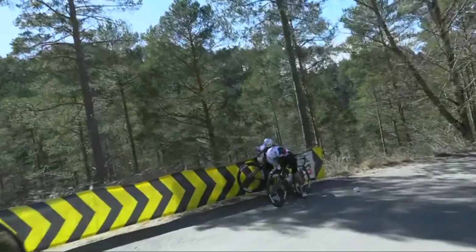 crash uae riders catalunya stage 6 2026 - Almeida and McNulty