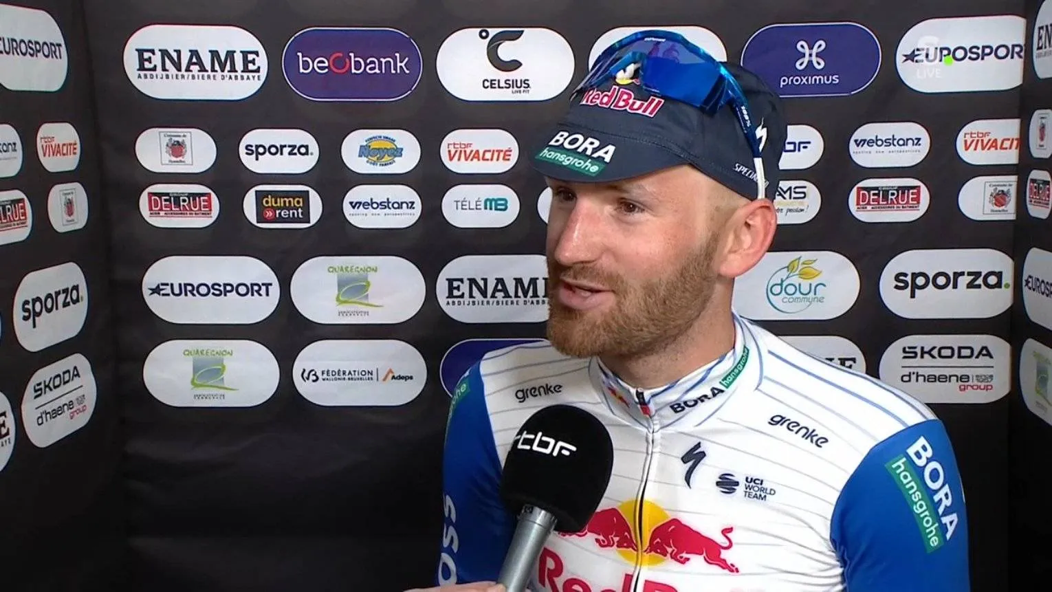 Jordi Meeus speaks to the media after winning Le Samyn 2026