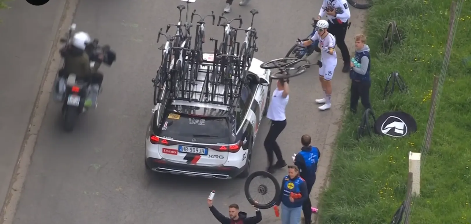 Tadel Pogacar at Paris-Roubaix 2026