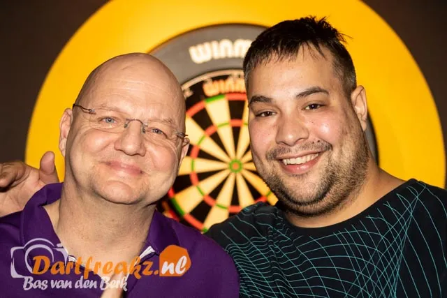12 01 2019 Bas van den Berk Texel Darts Trophy vrijdag 4770 41111 co stompe cocksdorp darten dartfreakz darts fun Gerry Walters texel texel darts trophy verkleed