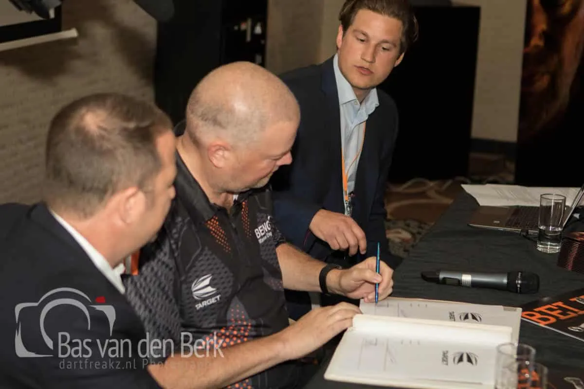 3 07 2017 Bas van den Berk Target presentatie Raymond van Barneveld 8187 7314