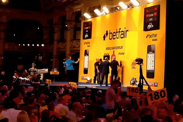 9 darter Wes Newton publiek