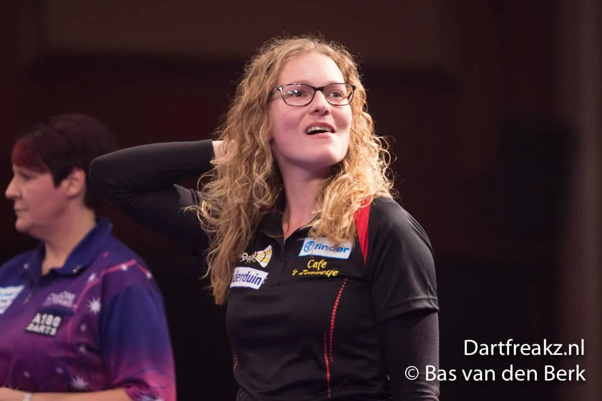 Aileen de Graaf 11 12 2016 Bas van den Berk Finder Darts Masters 2016 0_15332