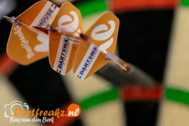 Algemeen dartbord op een dartbaan 57196