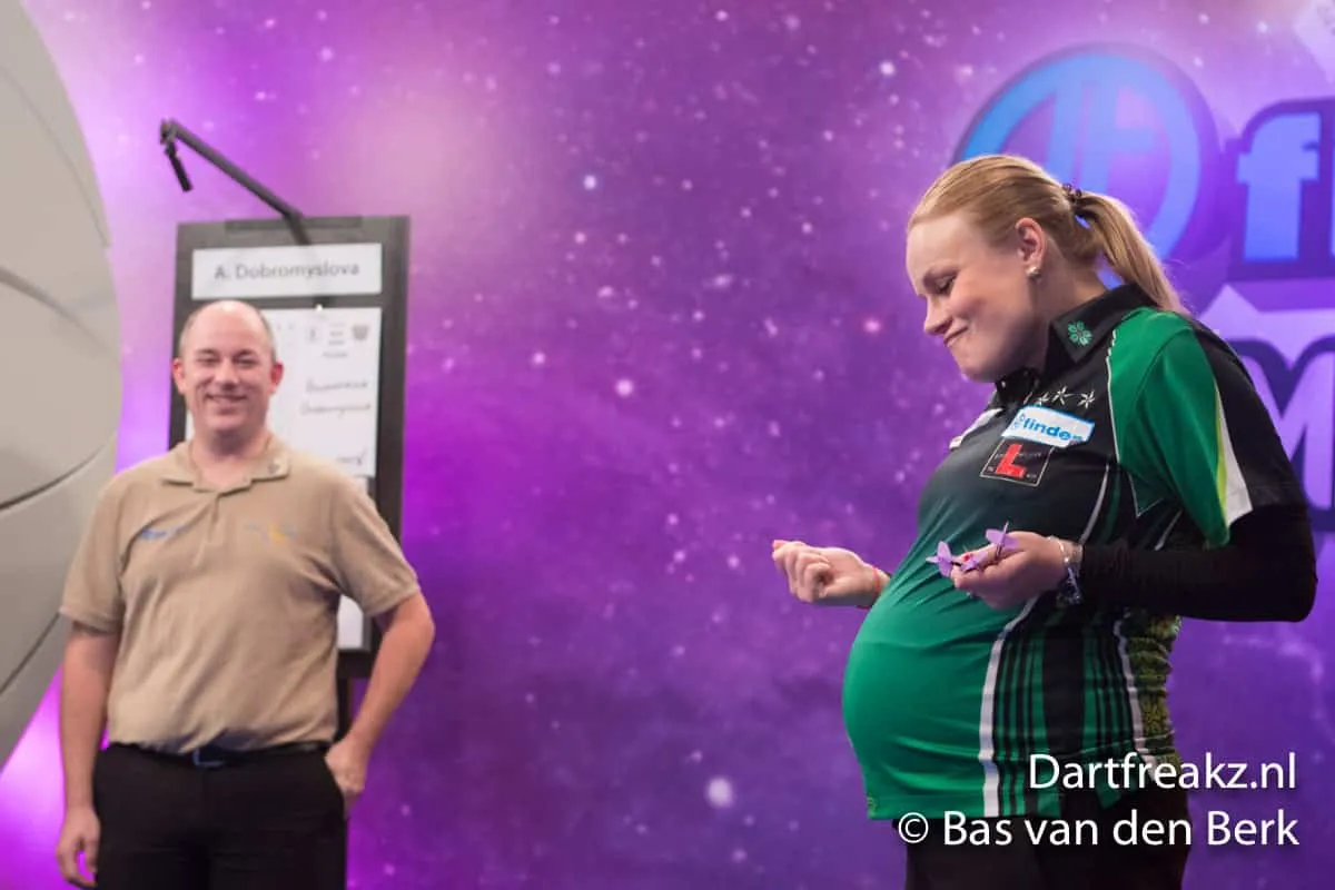 Anastasia Dobromyslova 10 12 2016 Bas van den Berk Finder Darts Masters 2016 0 15288