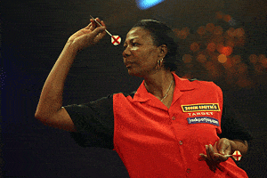 Deta Hedman met pijl