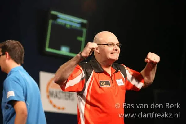 DutchDartsMasters13 michael mansell 45