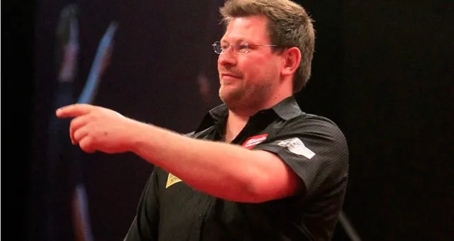 James Wade met vinger