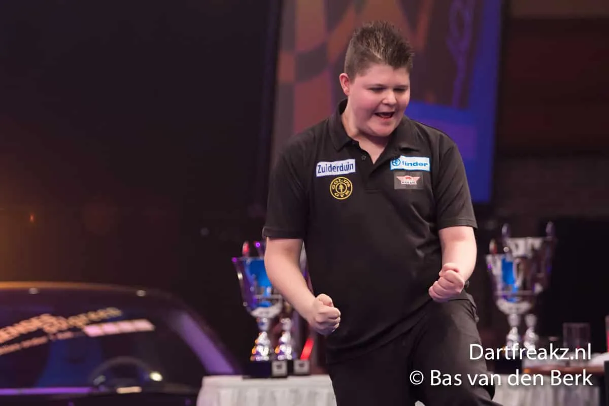 Justin van tergouw 11 12 2016 Bas van den Berk Finder Darts Masters 2016 0 15391
