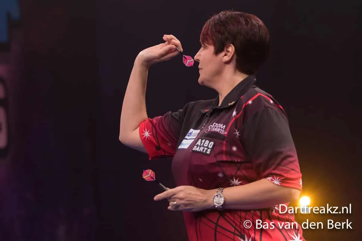 Lisa Ashton 10 12 2016 Bas van den Berk Finder Darts Masters 2016 0 15049