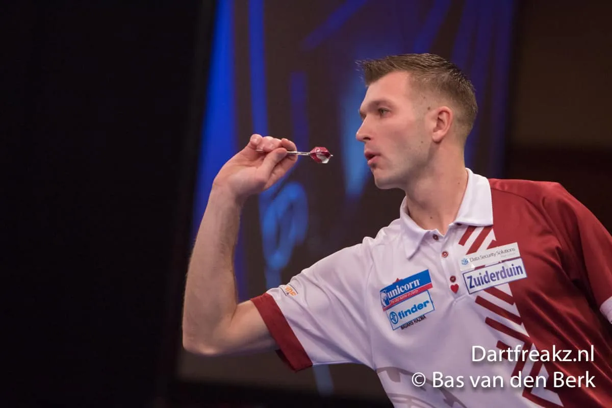 Madars Razma 10 12 2016 Bas van den Berk Finder Darts Masters 2016 0 15098