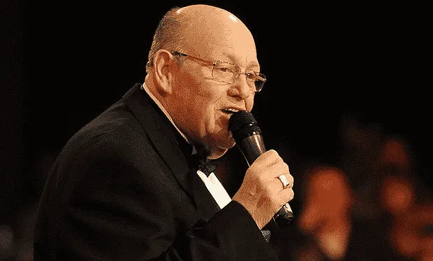 Martin Fitzmaurice met microfoon