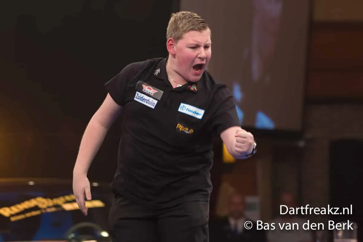 Marvin van Velzen 9 12 2016 Bas van den Berk Finder Darts Masters 2016 0 15009