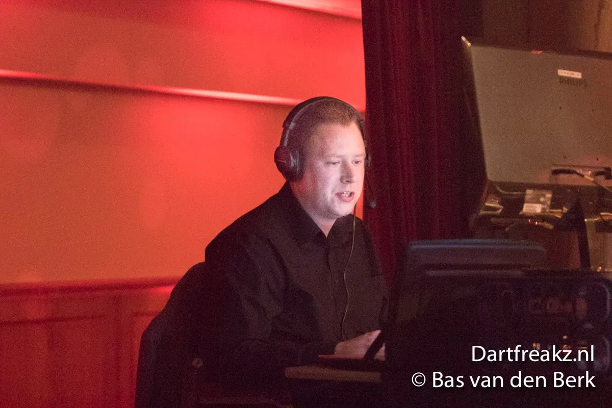 Niels De Ruiter 10 12 2016 Bas van den Berk Finder Darts Masters 2016 0 15131