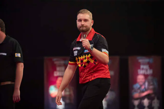 WLDMTCHPLAY RD1 VANDENBERGH5 2000