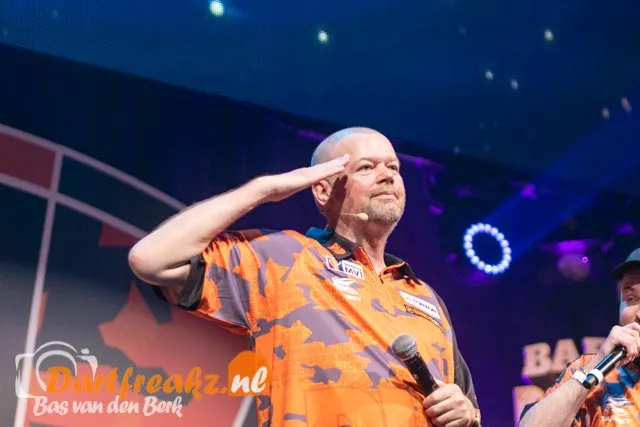groet Raymond van Barneveld 70318