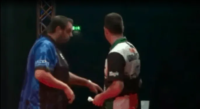 2019 09 18 14 17 25 Lewis en OConnor ruziën over water RTL Darts Video