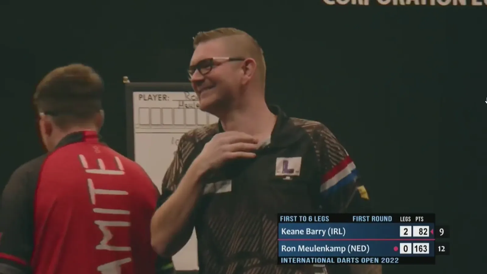 2022 02 25 18 09 00 PDC Darts on Twitter   𝗪𝗛𝗔𝗧𝗦 𝗛𝗘 𝗗𝗢𝗜𝗡𝗚 !  🤯 A moment of madness fr