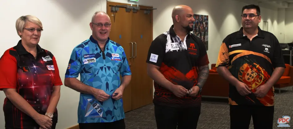 2020 12 04 18 37 55 Forfeit Darts 🤣 ft De Sousa Petersen Ashton and White  YouTube