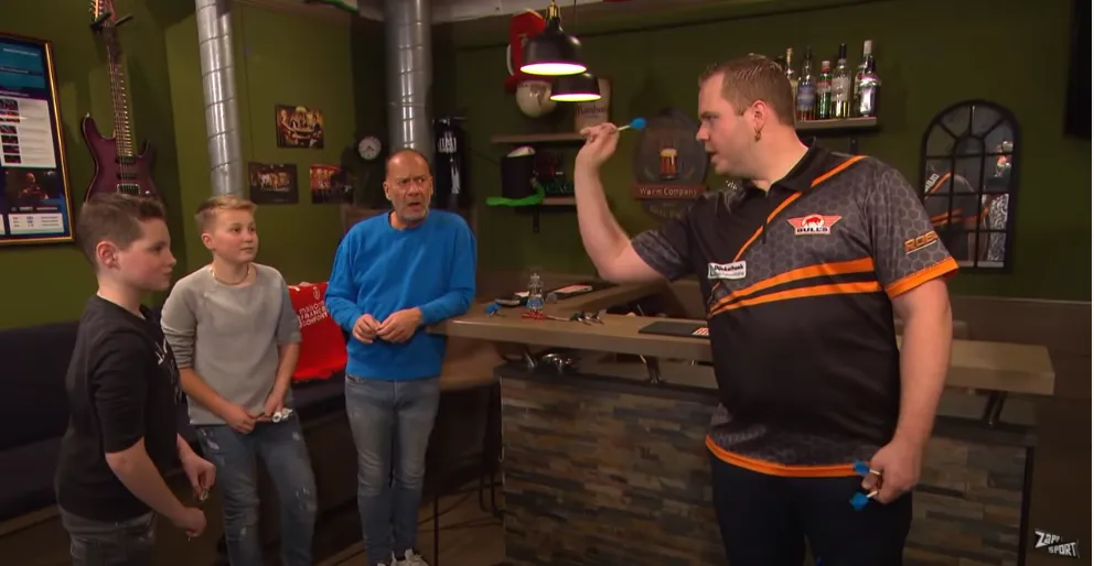 2021 02 23 00 39 23 NOOIT DARTEN IN EEN TRUI  HELLUP DIRK VAN DUIJVENBODE   ZAPPSPORT   YouTube