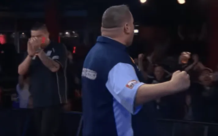 2019 11 19 00_24_02 NINE DARTER _ Alan Norris hits the FIRST EVER nine at the Players Championship F