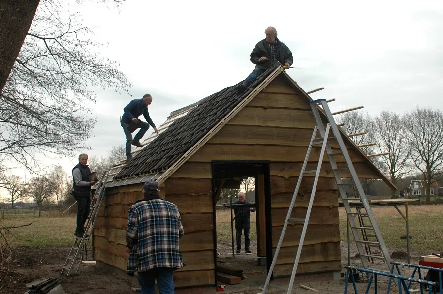 bouw bijenstal t ende 02 foto olga de lange