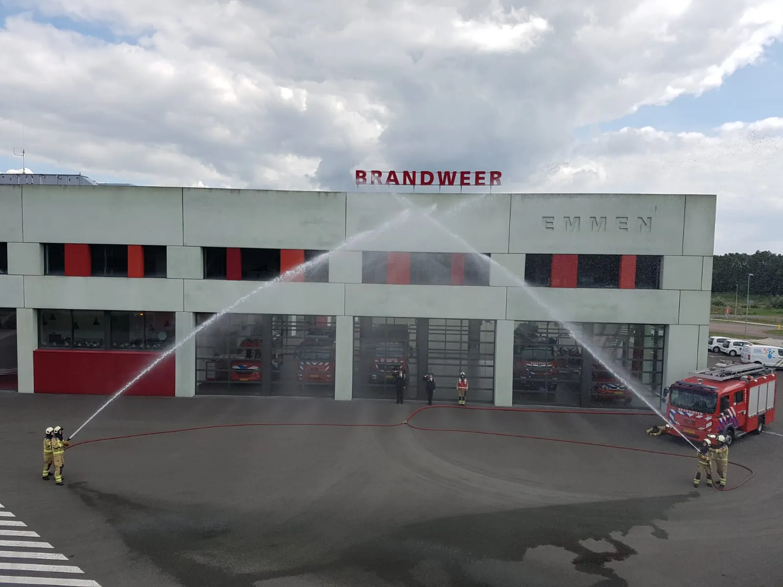 brandweerherdenking post emmen waterereteken