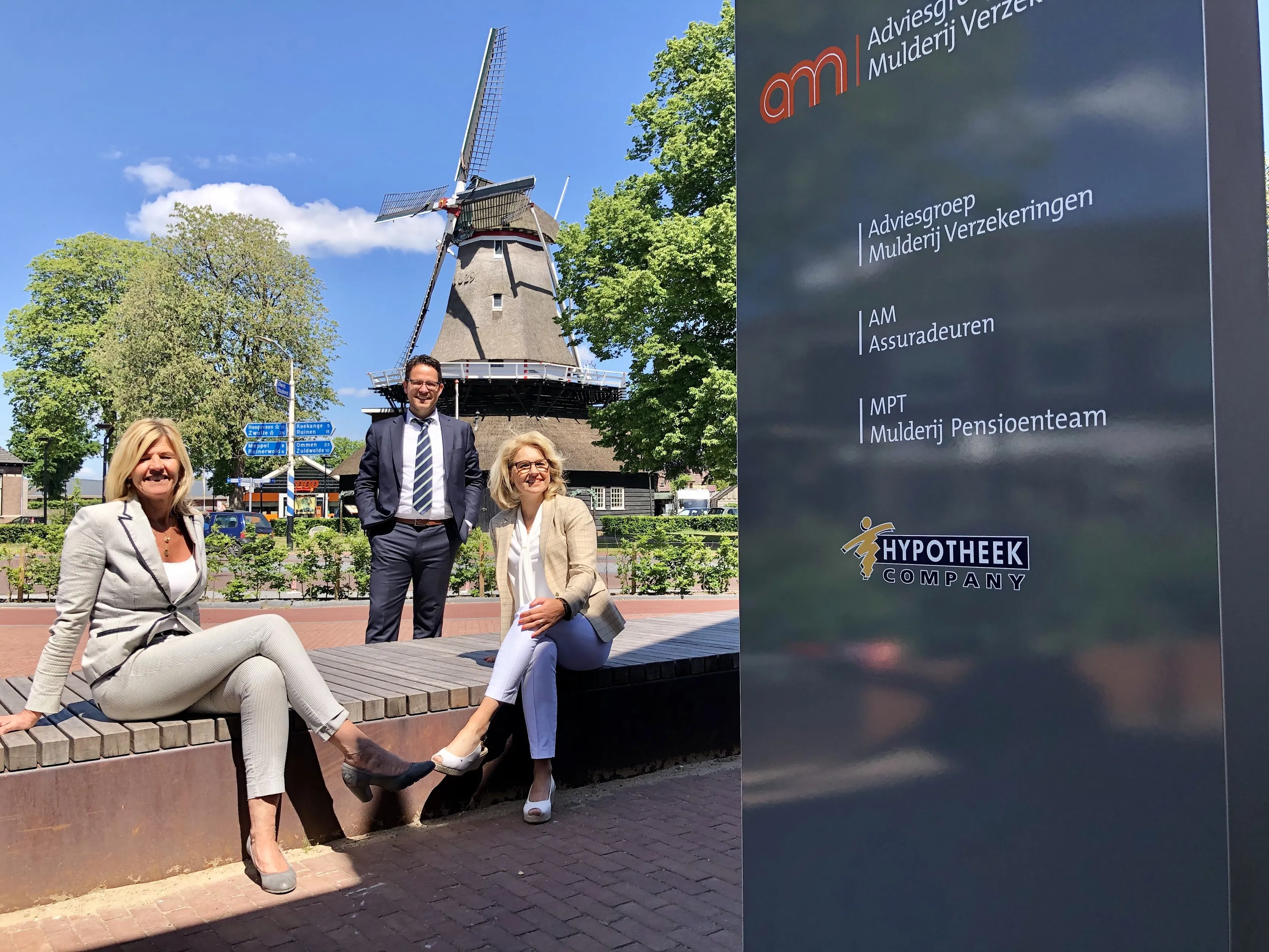 de wijk mulderij van links naar rechts adviseurs jacqueline lefers en henry jansen en algemeen directeur henny mulderij 2