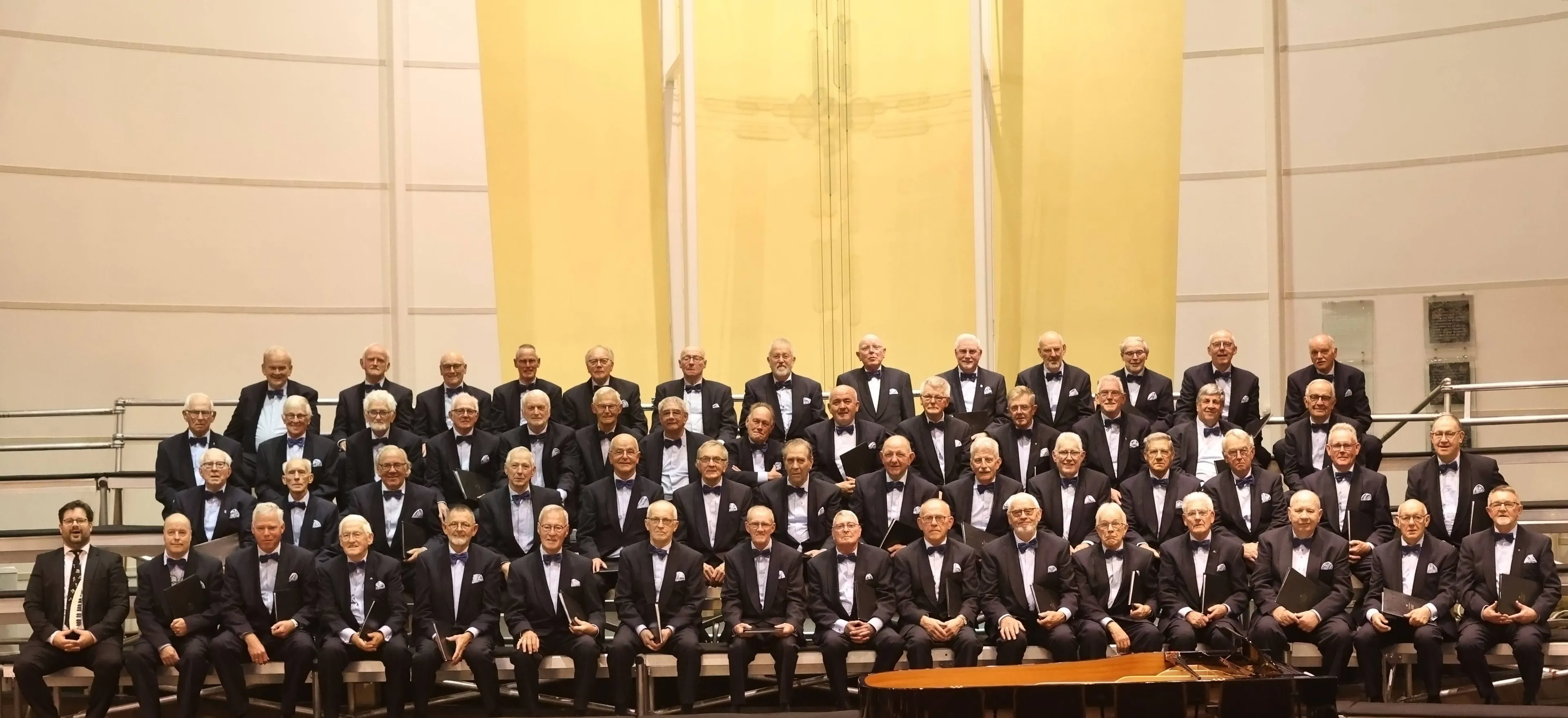 dedemsvaart mannenkoor asaf koorfoto pers 14 10 2022 pkn gebouw de antenne dedemsvaart