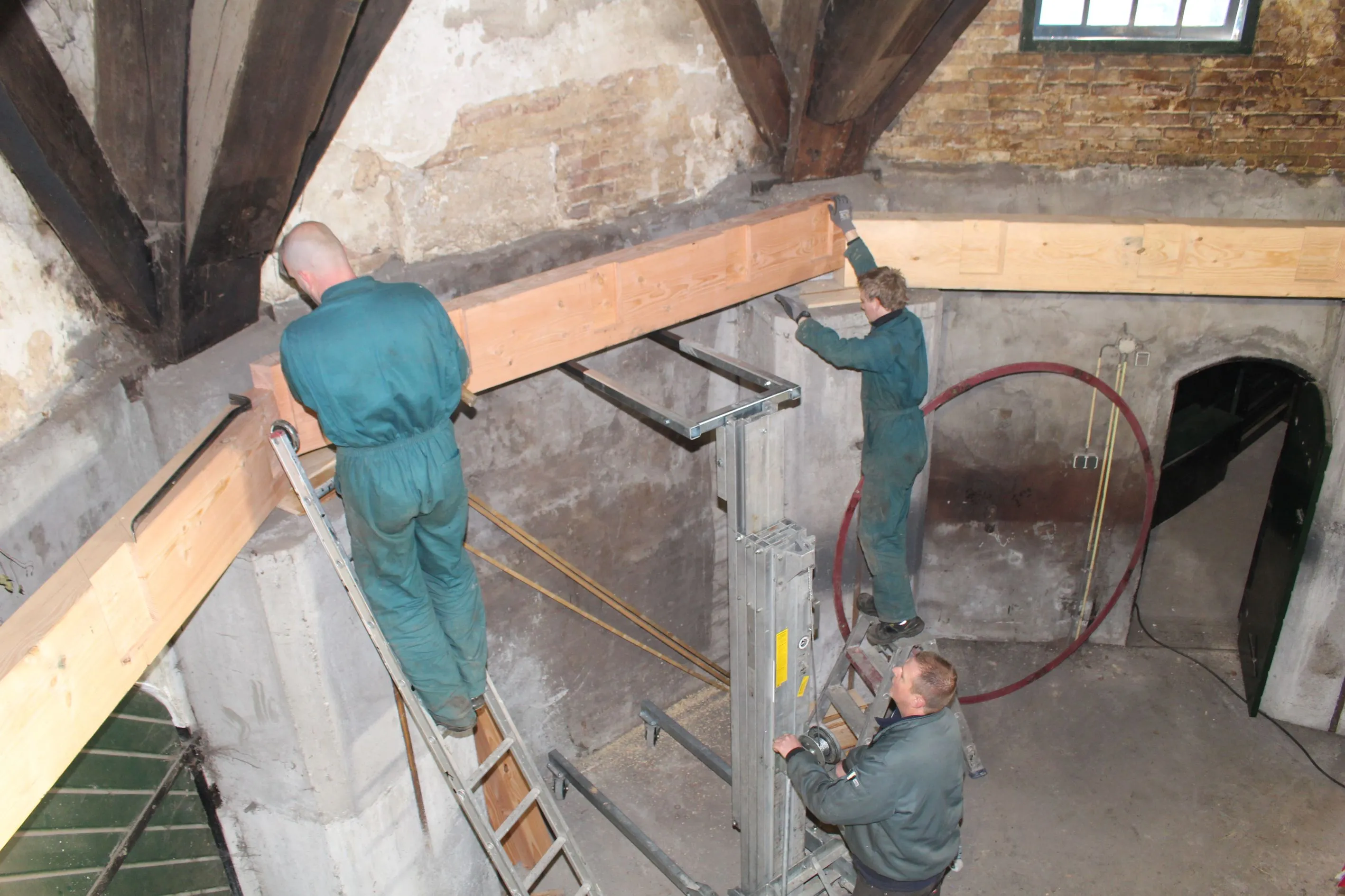 demo nieuwe zoldervloer meule van wassens foto ben veerbeek 002