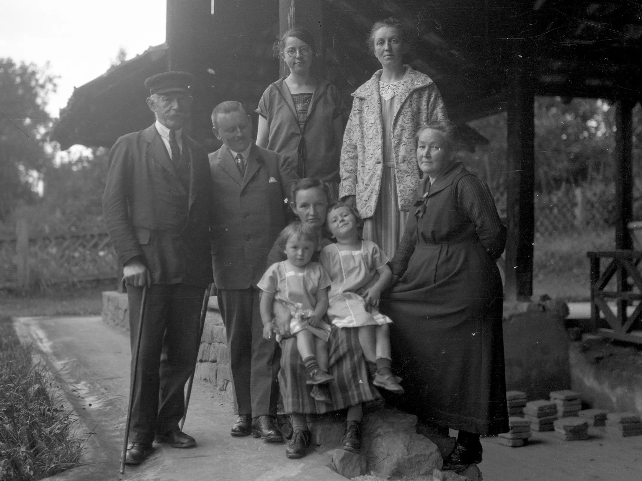 dr archief 1 groepsfoto met tenminste drie generaties rechts bovenin beeld haj ann schrer immens collectie schrer drents archief da2031049
