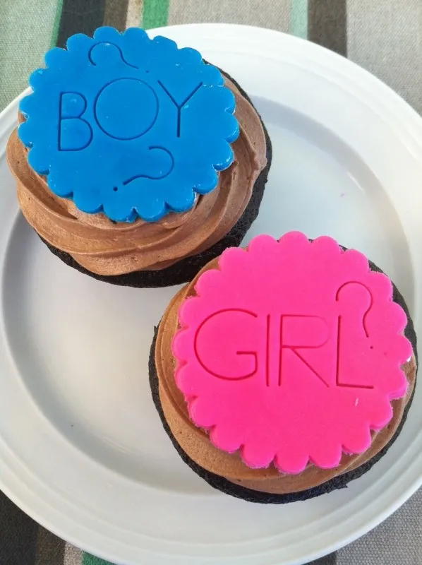 gender reveal party cupcakes