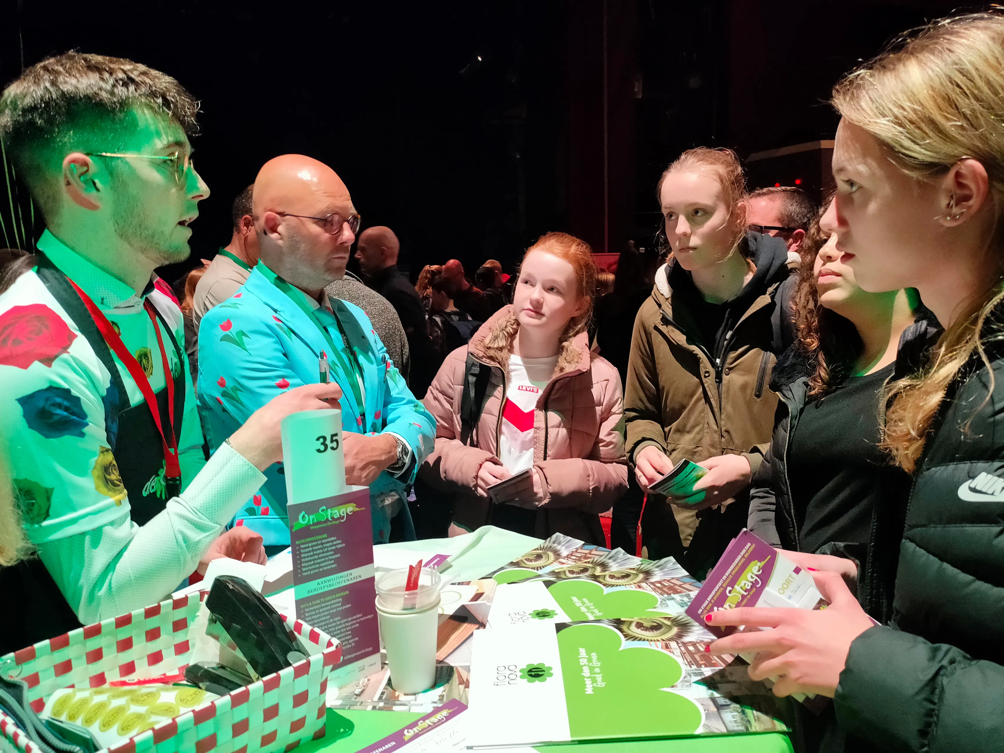 in gesprek de gier bloemen