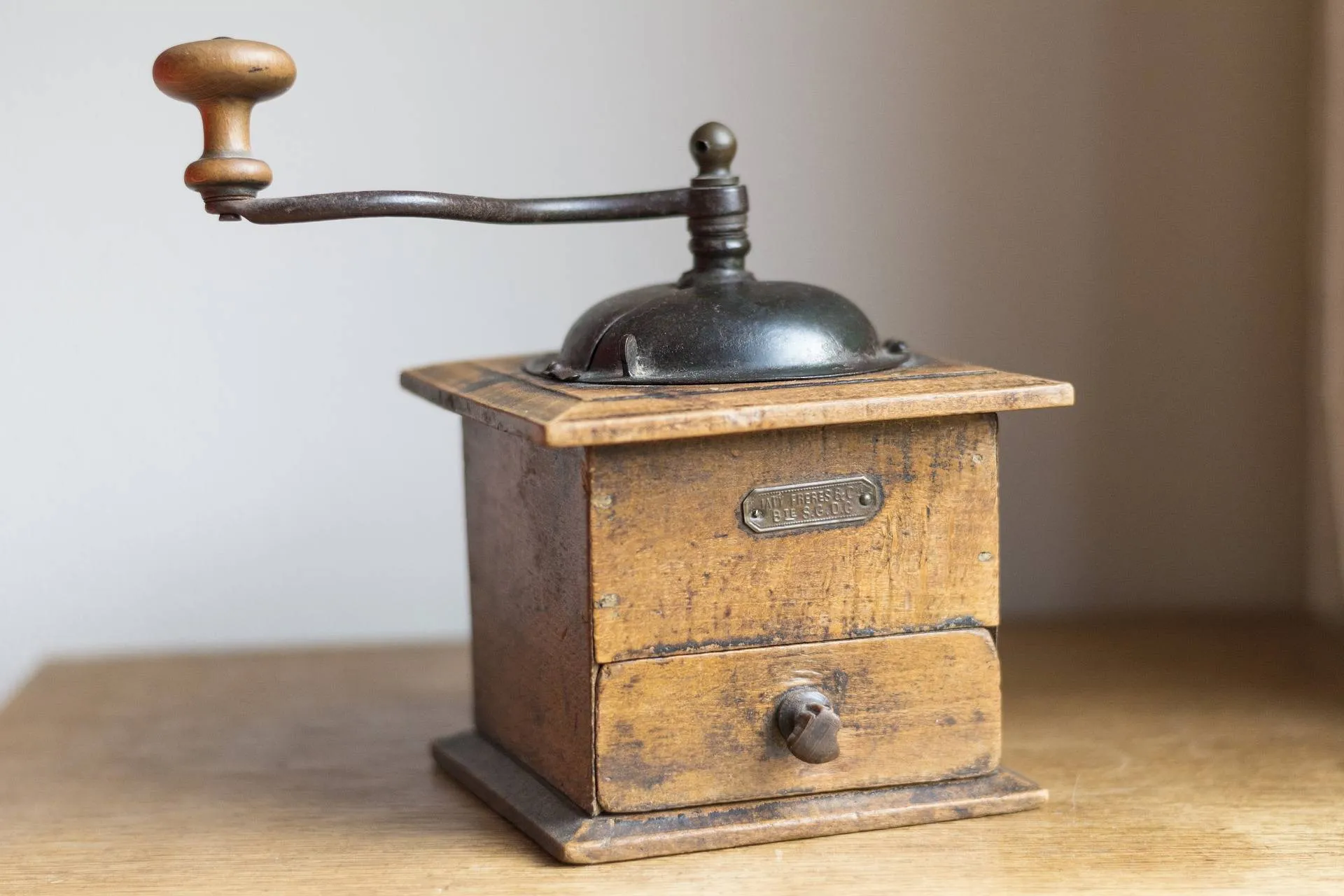 pixabay sabine van erp coffee grinder 1796286 1920
