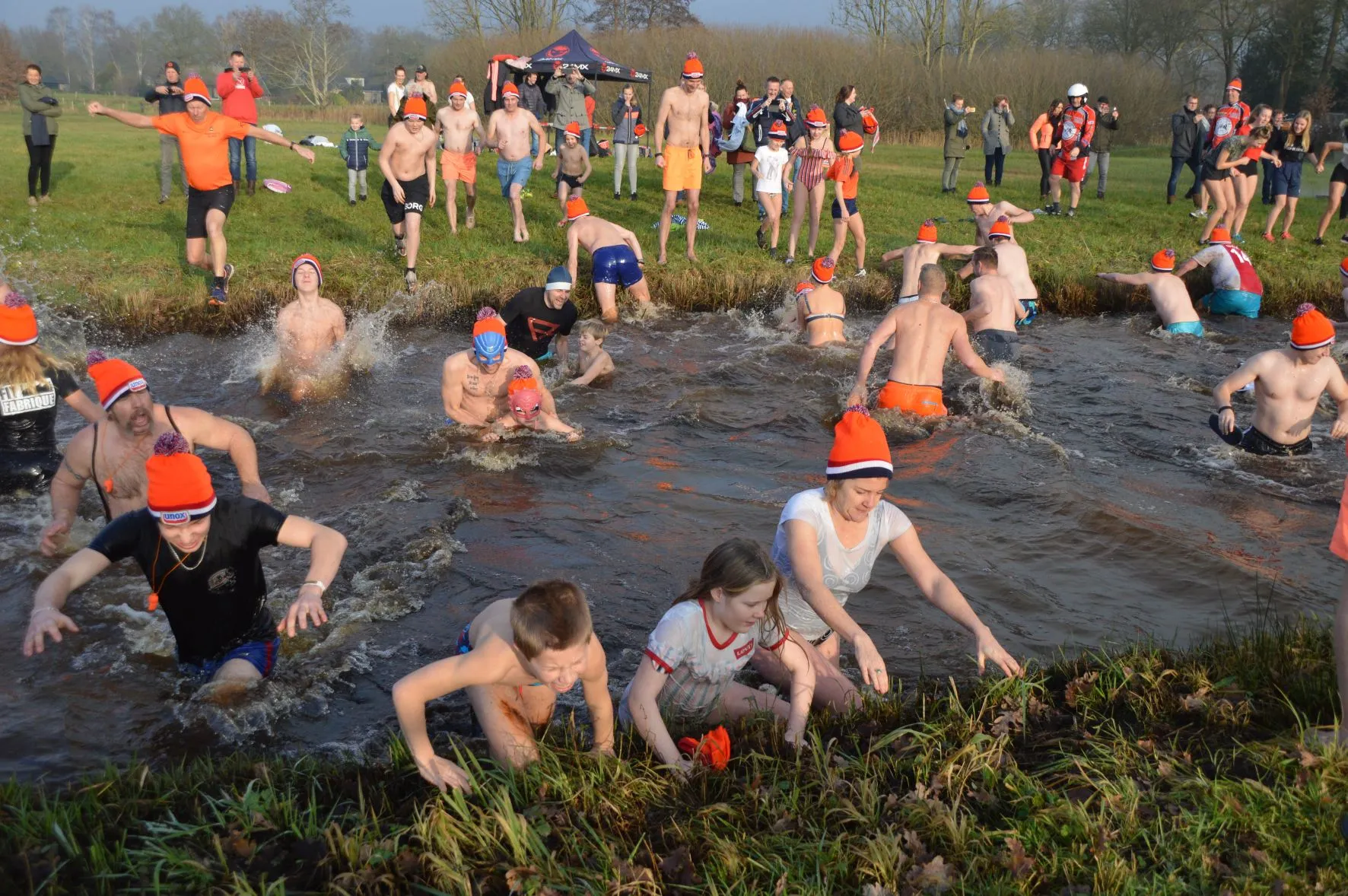 pn01012020 nieuwjaarsduik de wijk14