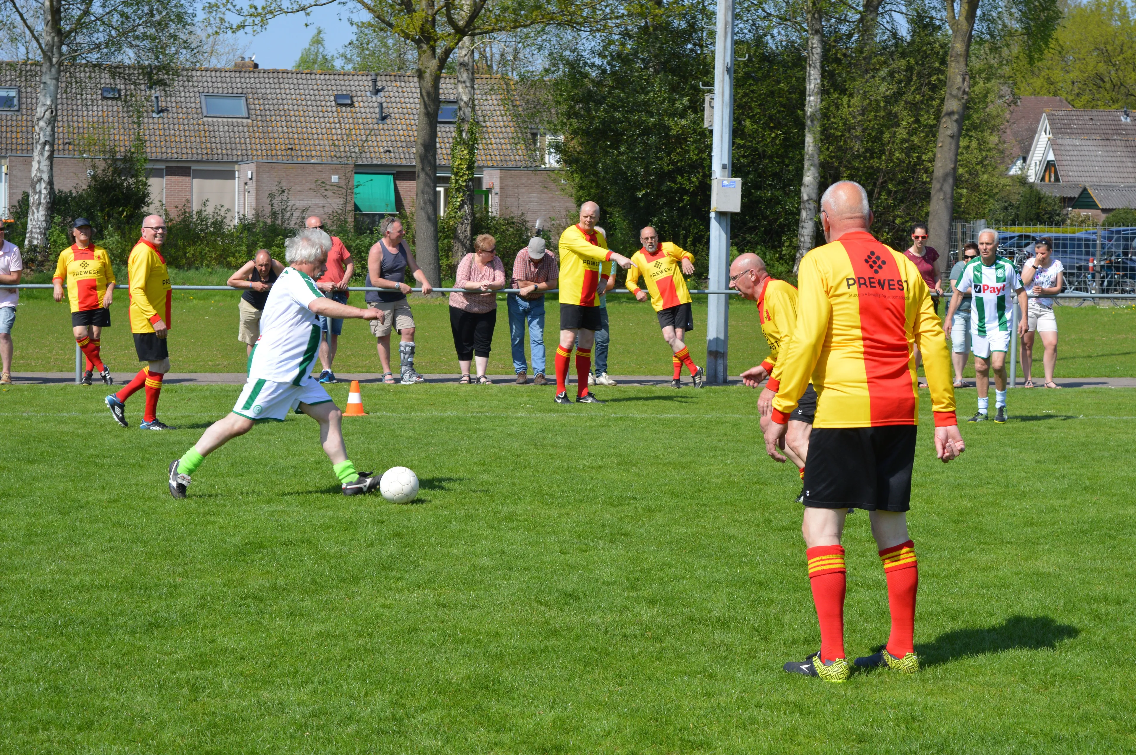 pn20042018 walking football koekange3
