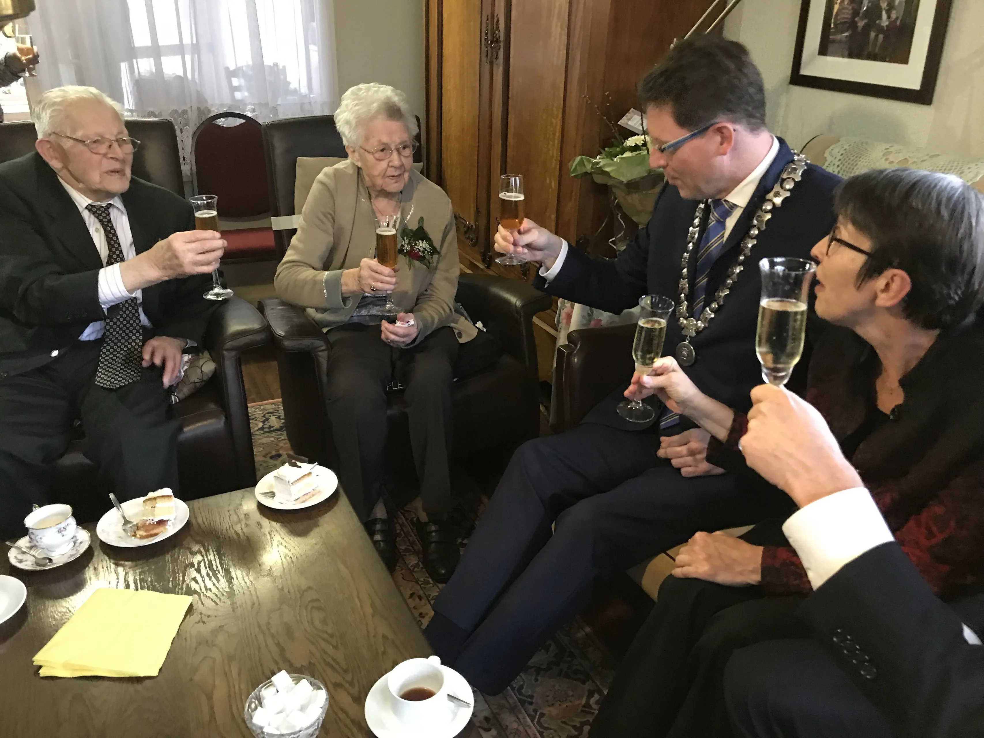 pn22012018 echtpaar noordhuis 80 jr getrouwd champagne1