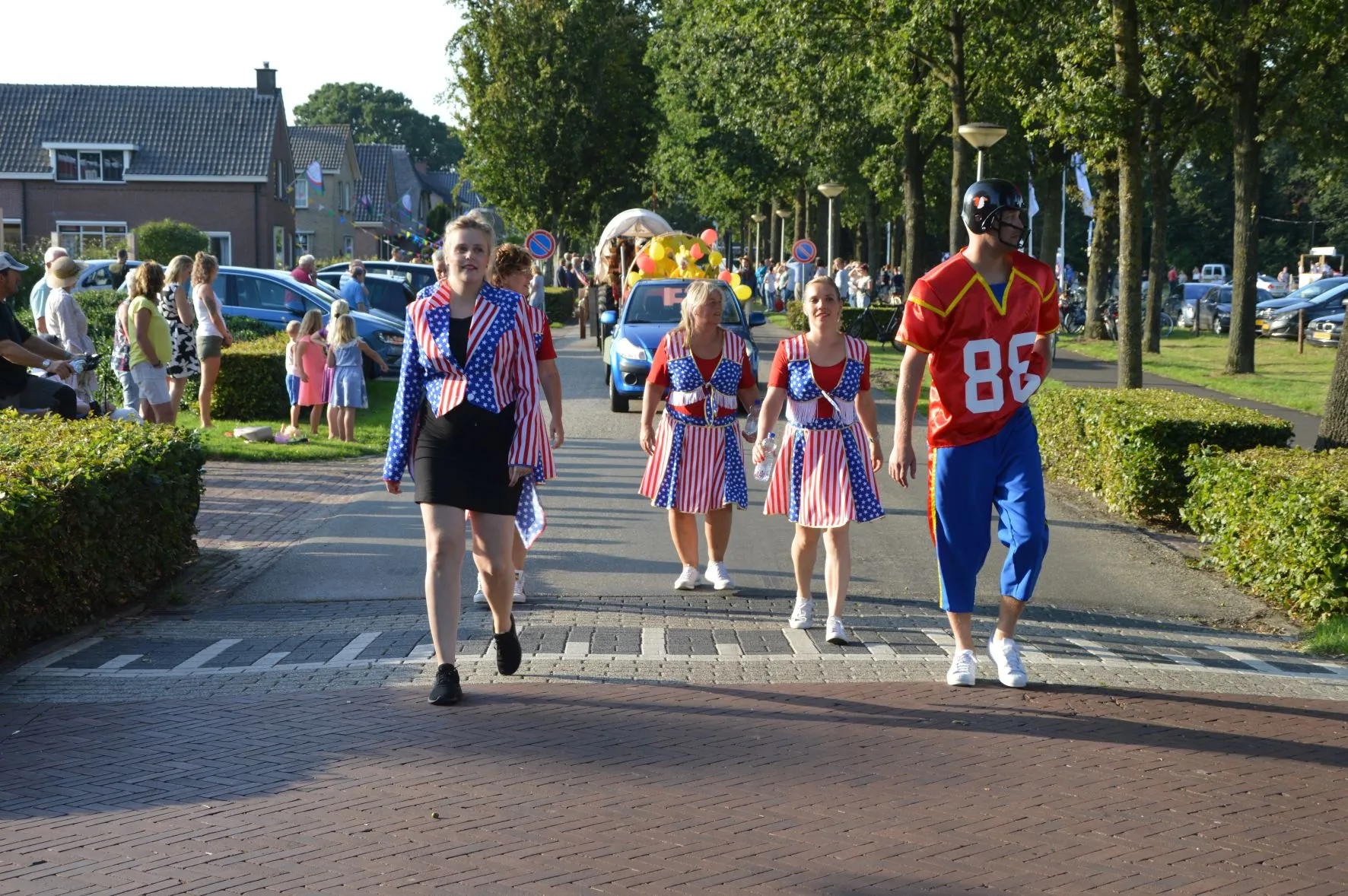 pn22082019 optocht alteveer24