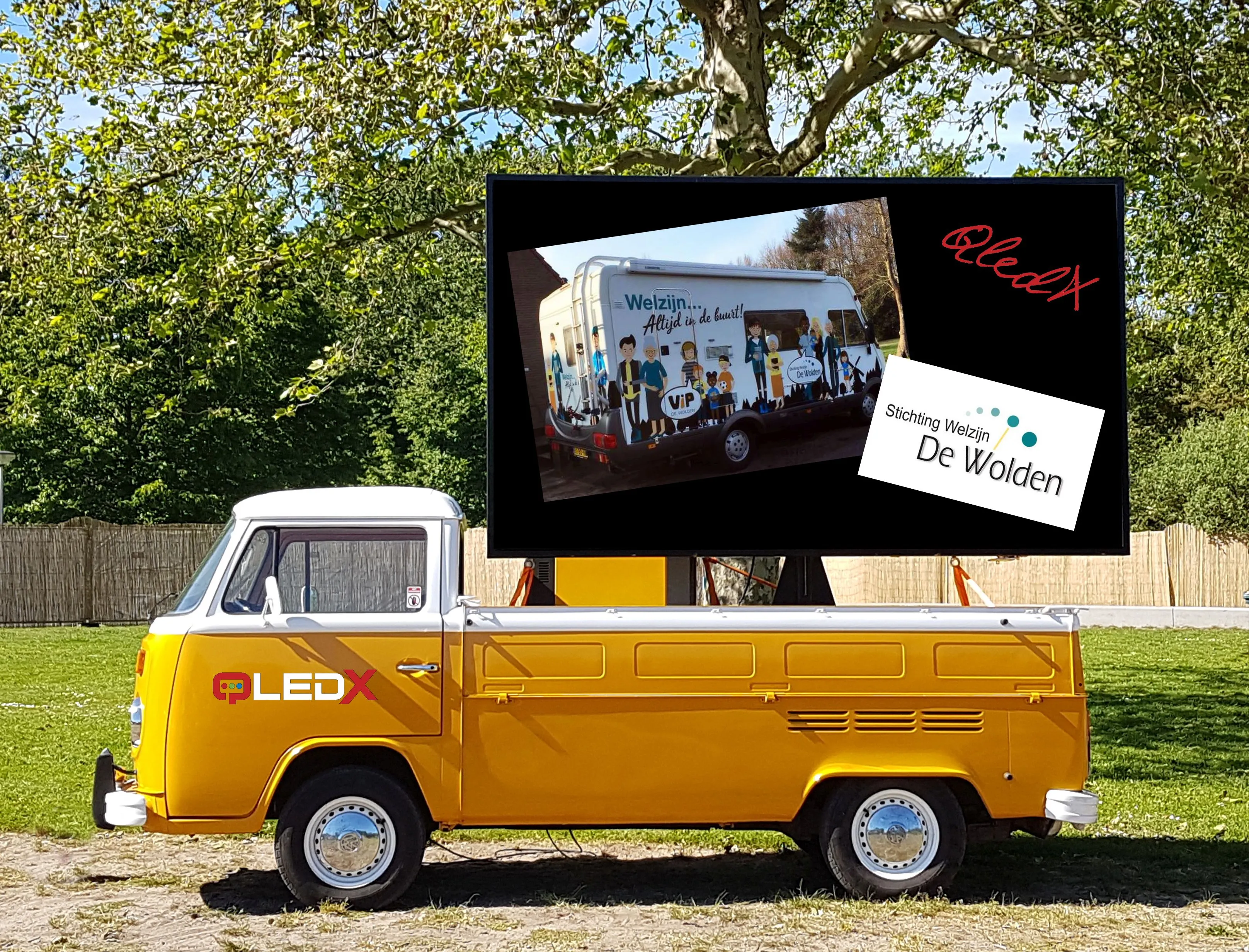 welzijn dewolden bus met beeldscherm foto qledx