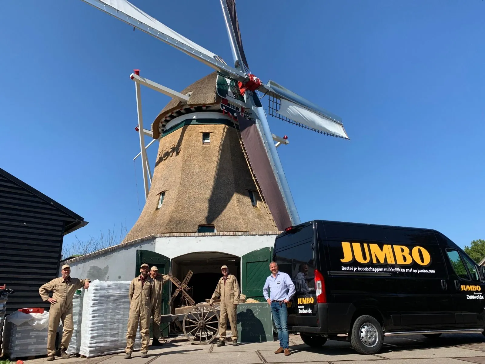 zuidwolde overhandiging cheque jumbo termeulen 9 mei nr 2 foto st meule van wassens