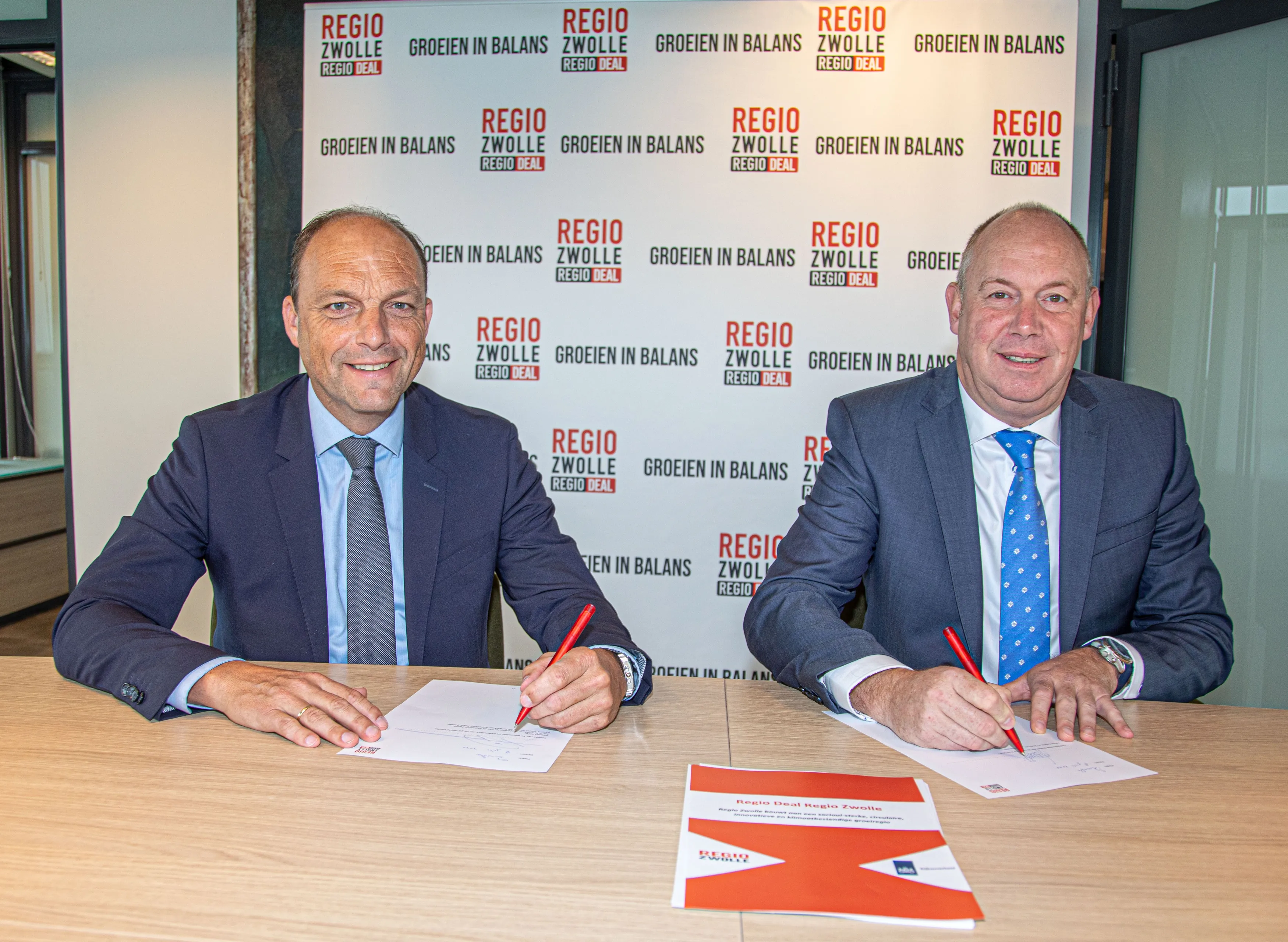 zwolle ondertekening regio deal door peter snijders en bert boerman