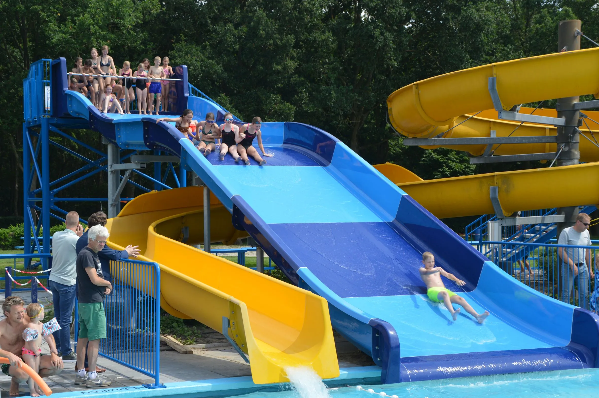 pn19062020 zwembad waterlelie glijbaan18