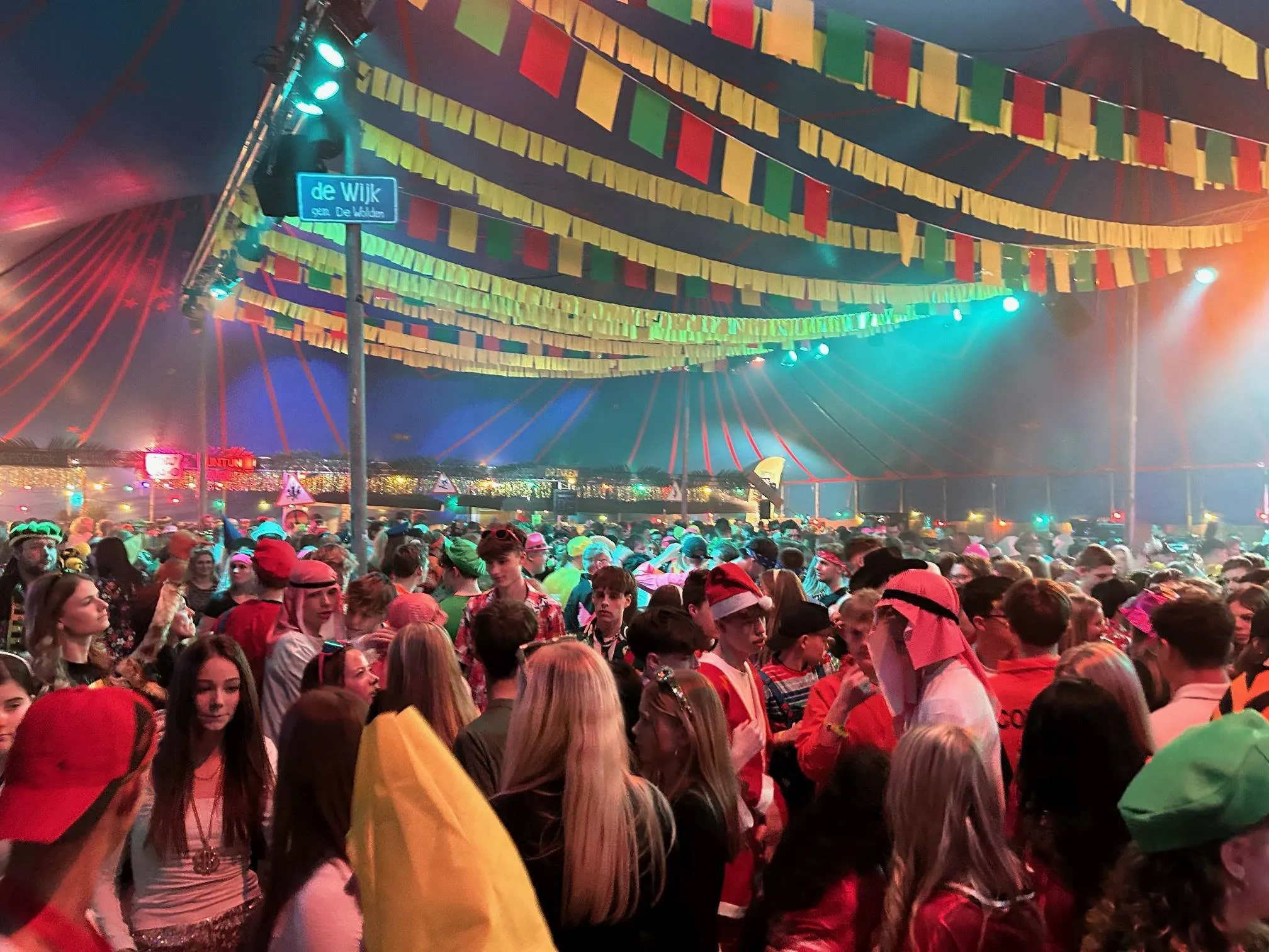 de wijk onwies foute feest 2025 9