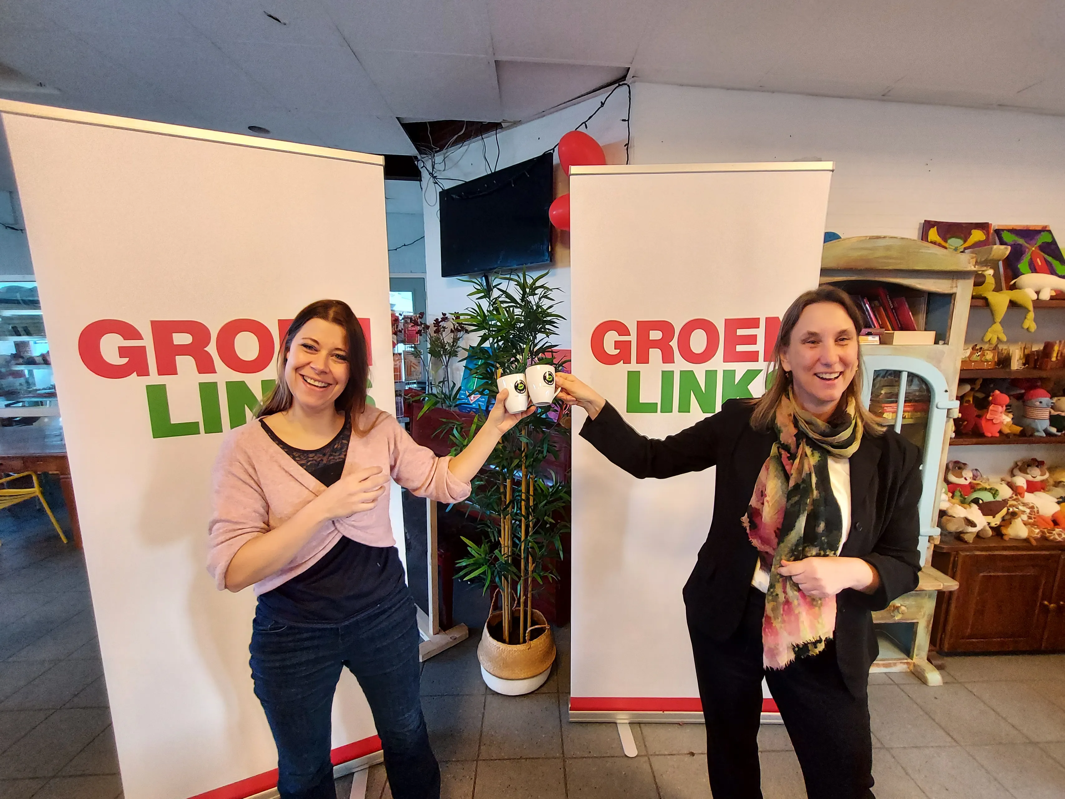 laura bromet en lisa westerveld met de griene tut beker bij lunch in leeuwarden 11 feb 22