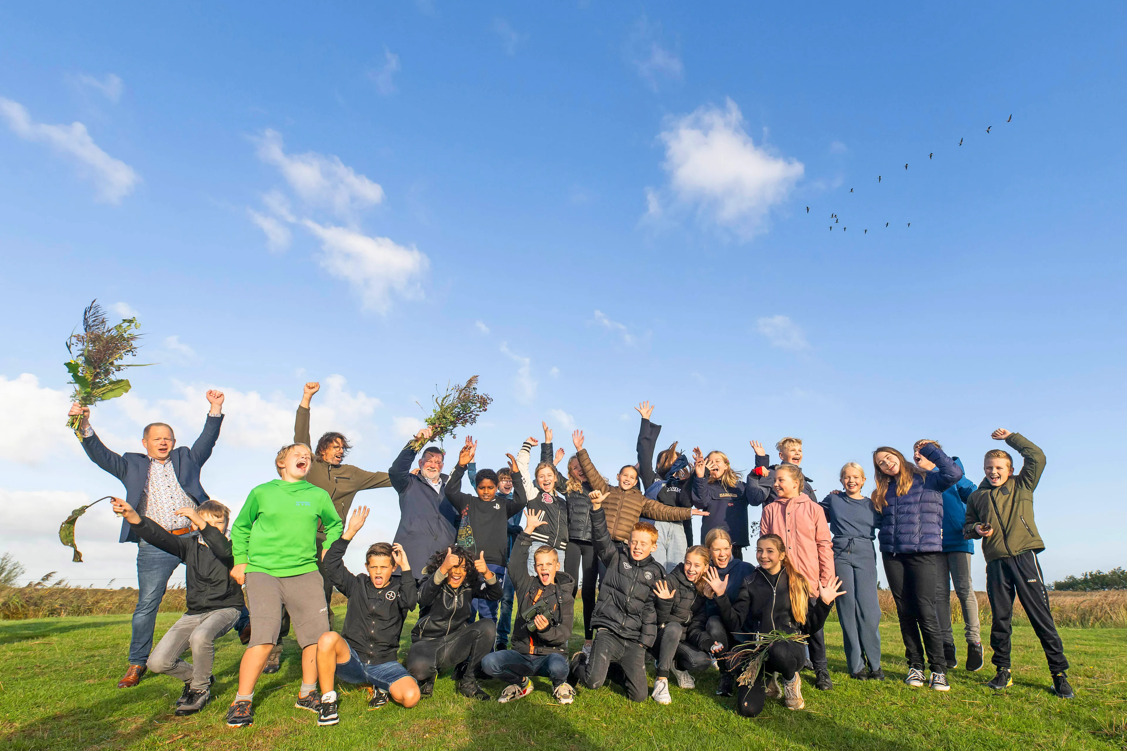 leerlingen groep 8 obs dr theun de riesskoalle openen natuurwandelpad