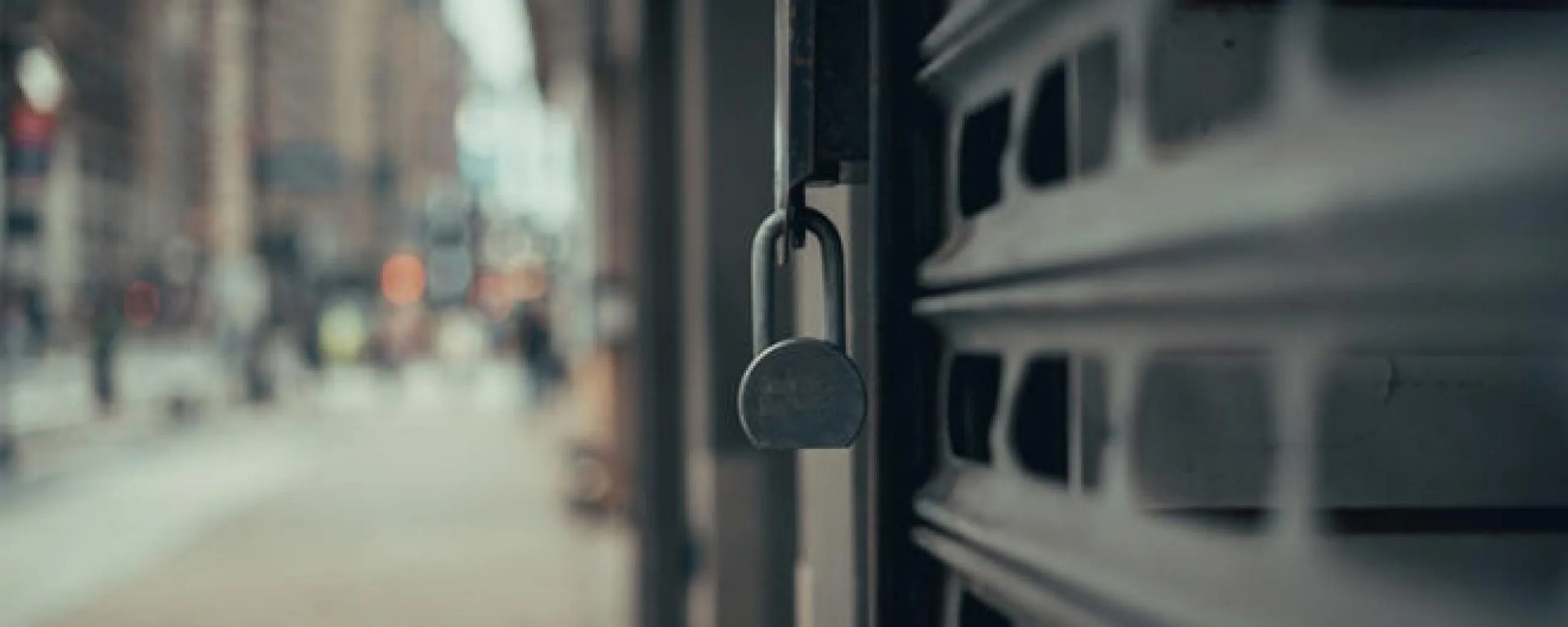 ondernemers ondermijning deur met hangslot