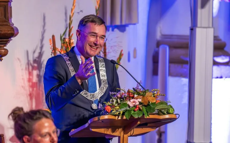 Installatie-burgemeester-Leo-Pieter-Stoel-Foto-Gewoan-Dwaan-Douwe-Bijlsma-4-768x479