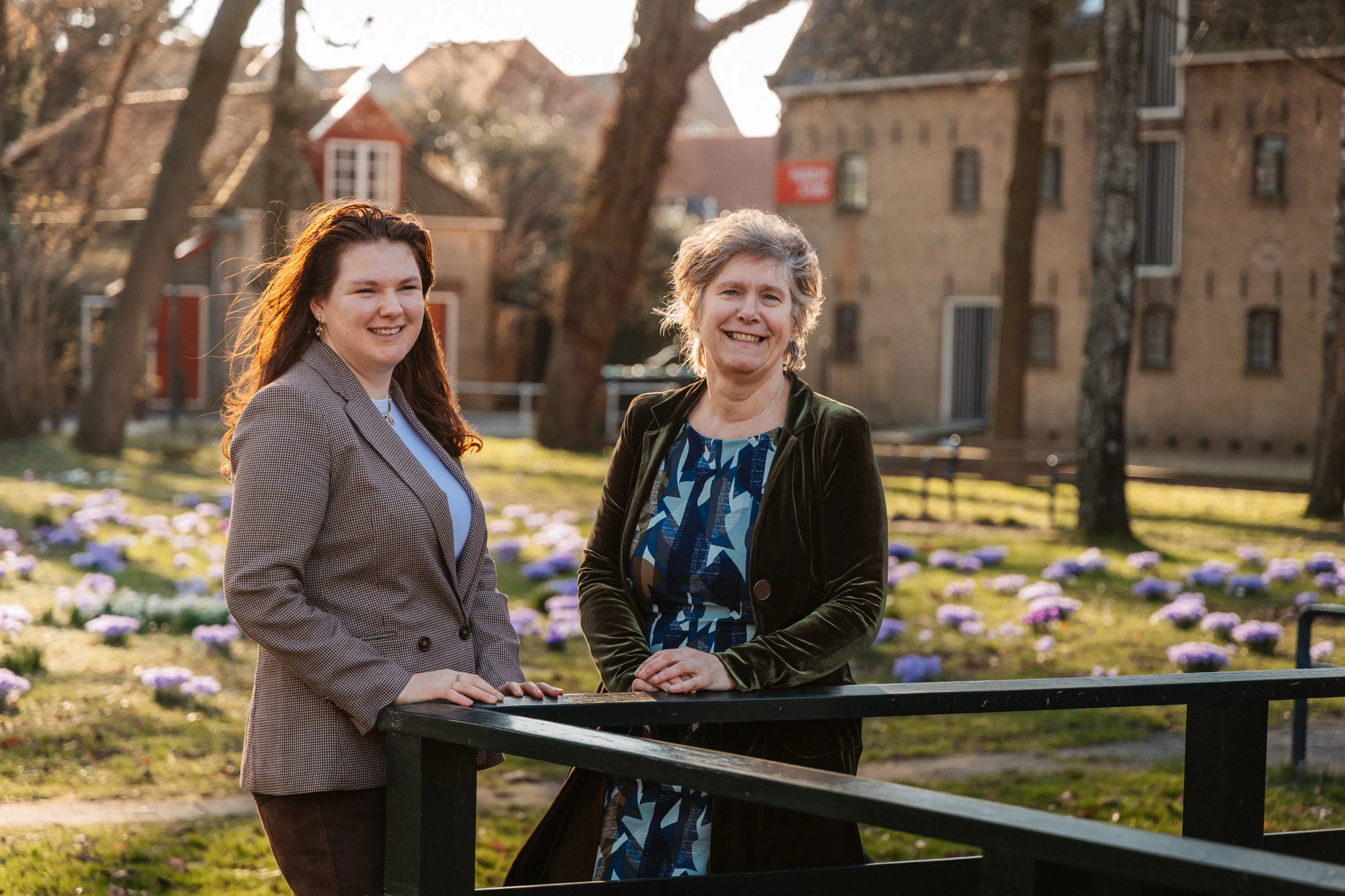 Renske de Vries, projectleider van Gras Advies en wethouder Irona Groeneveld