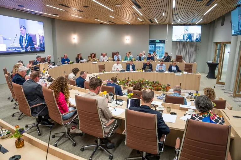 Gemeenteraad-768x512