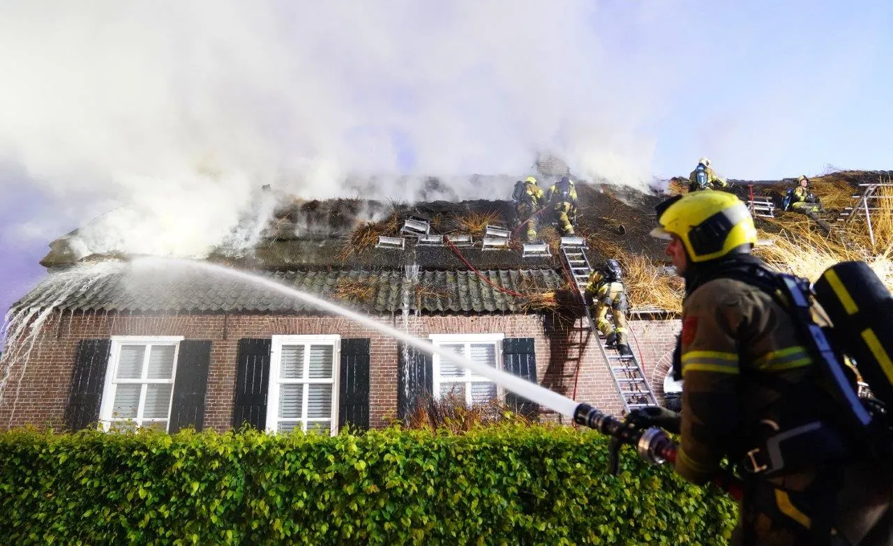 2024 05 19 meesters multi media fotos grote brand woonboerderij den dungen na noodweer15